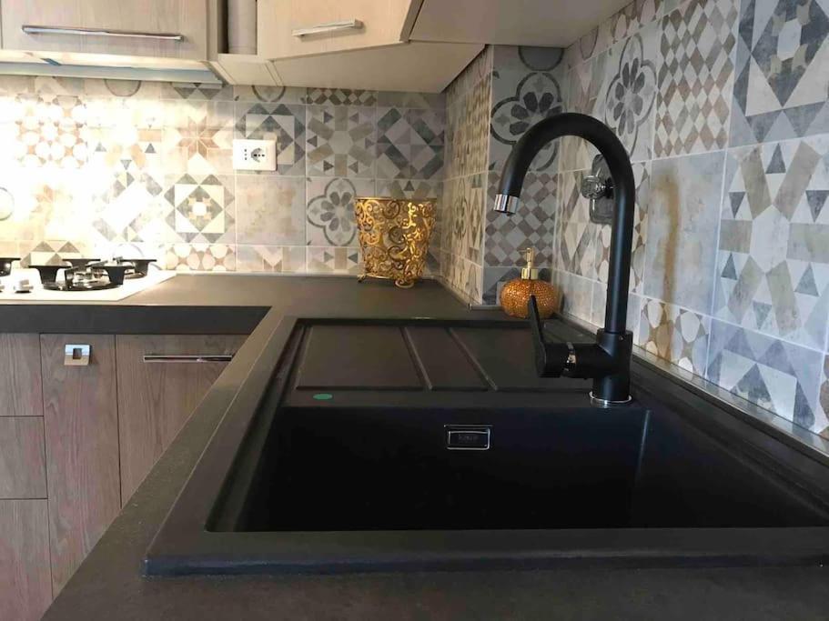Apartment With Private Parking - Roma Est. Lunghezza Экстерьер фото